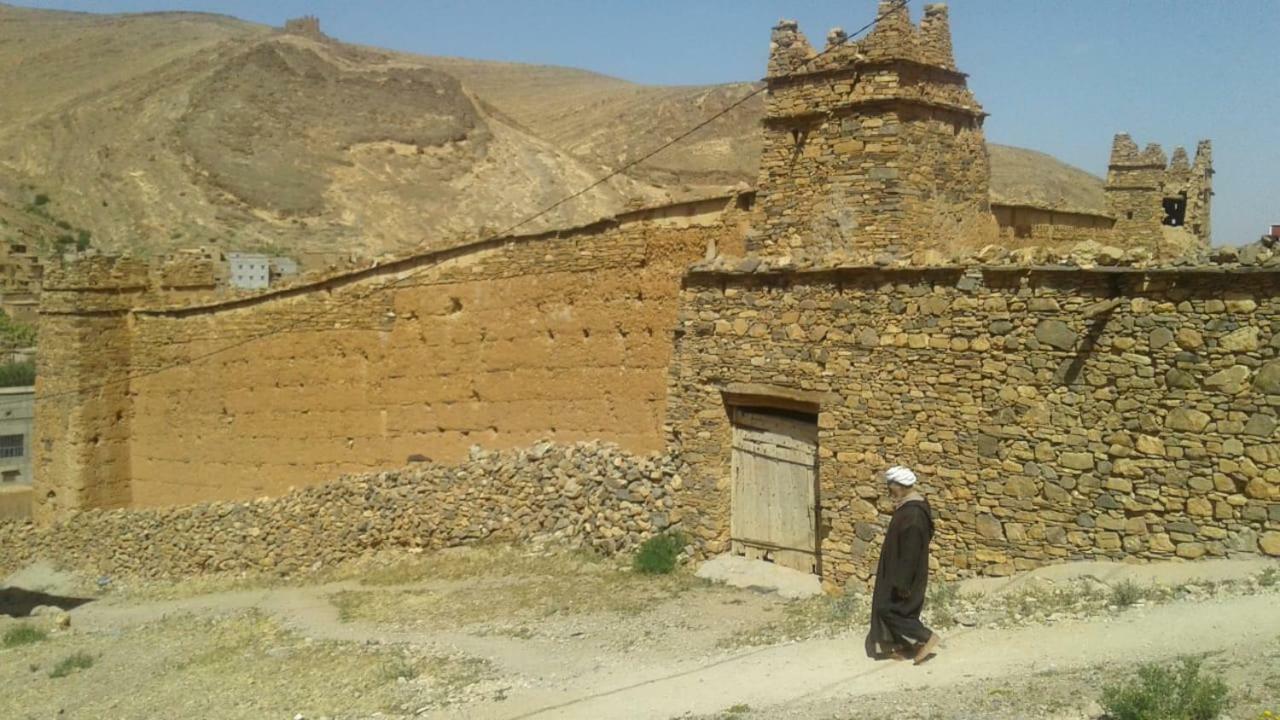 Amtoudi Aventure Lägenhet Id Aissa Exteriör bild